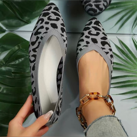 Shoes - 🆕 Grey Leopard Flats
